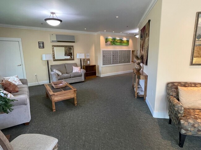 Building Photo - Mountain Meadows in Ashland - 834 Pavillio...