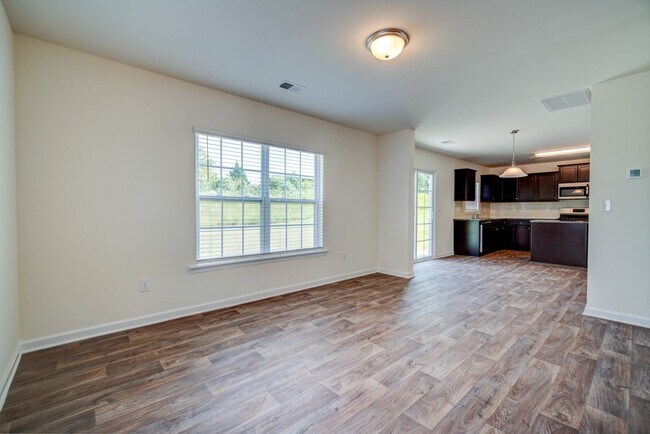 Building Photo - 3 BR, 2.5 BA., 2 Car Garage in Boiling Springs, Near I-85