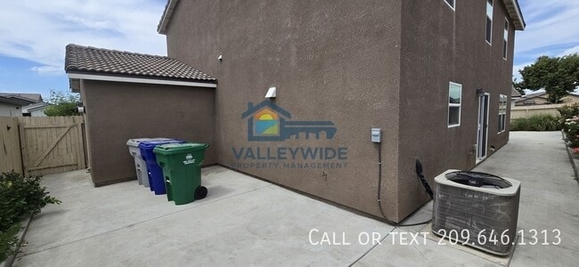 Building Photo - 2104 Ukiah Ct