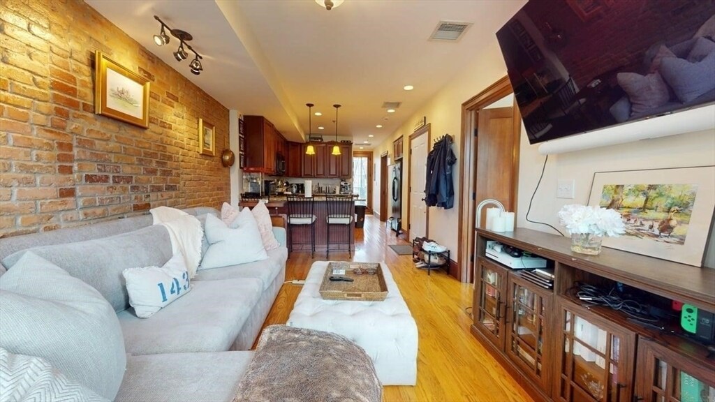Building Photo - 661 Tremont St