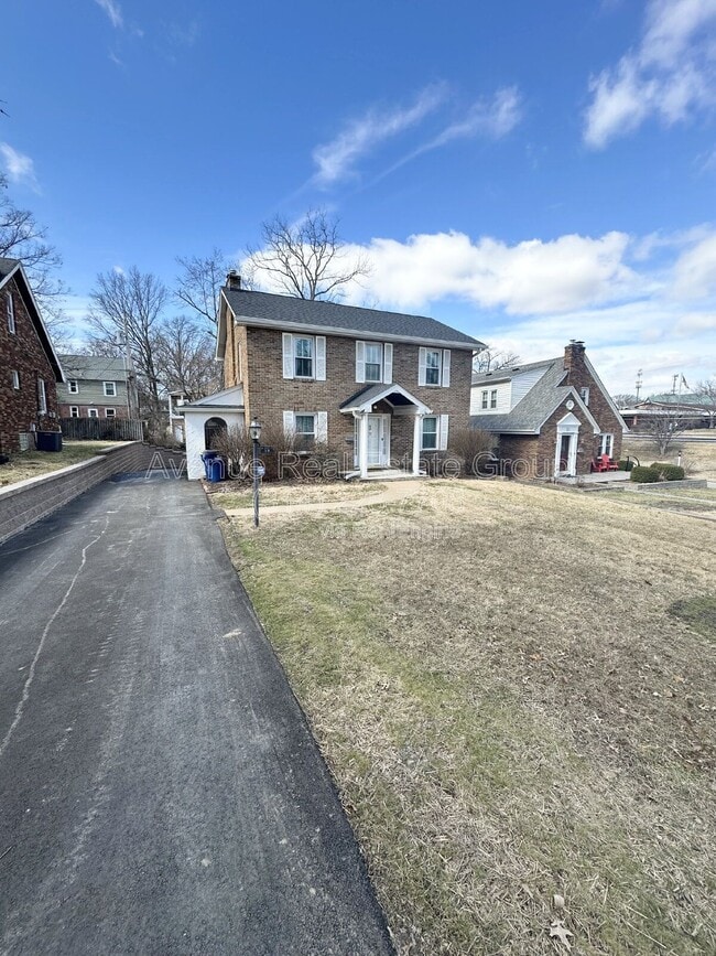 Building Photo - 19 Hardith Hill Ct
