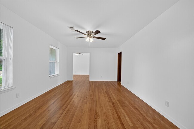 Building Photo - 8210 Edgemoor Dr