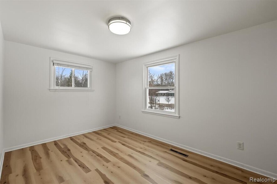 Building Photo - 5570 Forman Dr