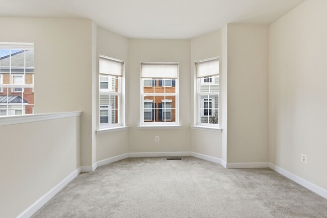 Building Photo - Lovely 3 BR/2.5 BA Townhome in Camp Springs!