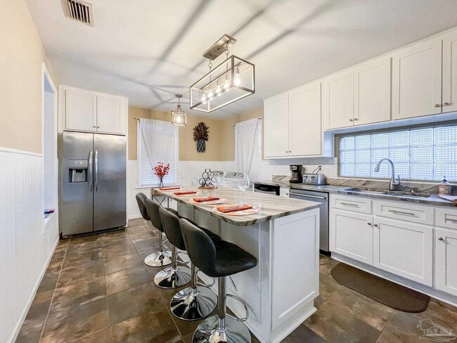 Building Photo - 1618 W Garden St