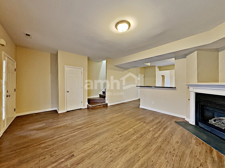 Building Photo - 942 Legacy Park Rd