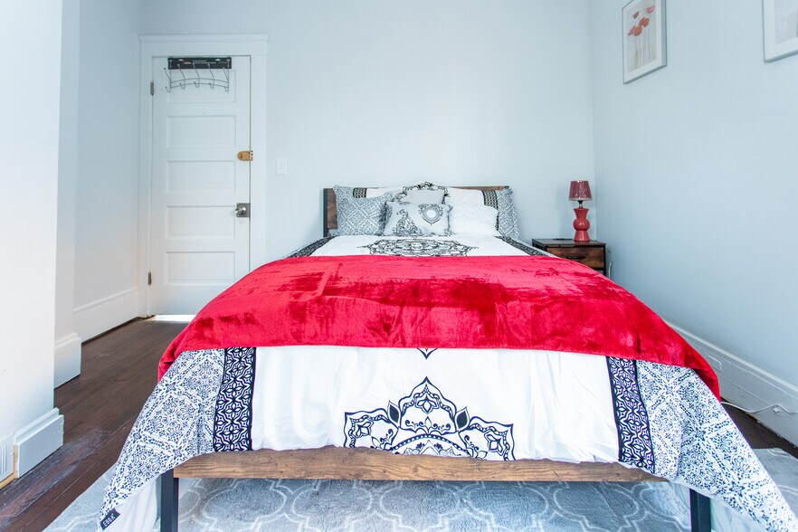 Bedroom 1 of 5 - 10605 Ashbury Ave