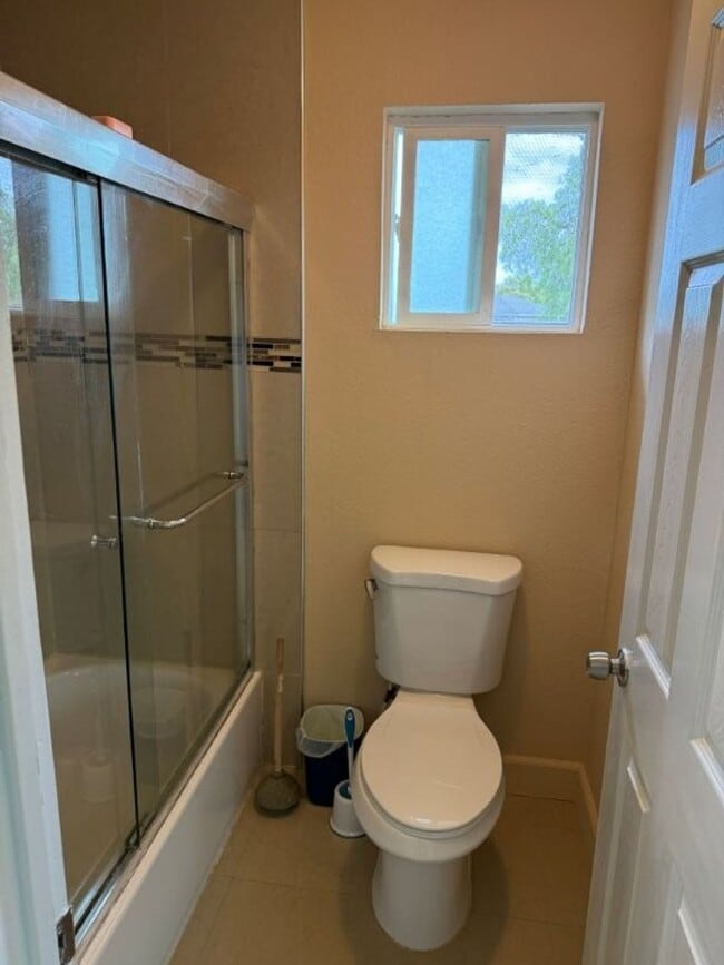 Building Photo - Unique 5 Bedroom 2 Story w/ Solar Suisun *...