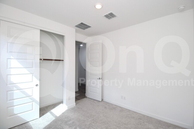 Building Photo - 8923 W Solano Dr