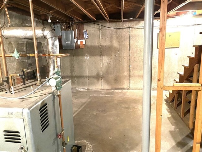 Building Photo - 463 Bailey Rd