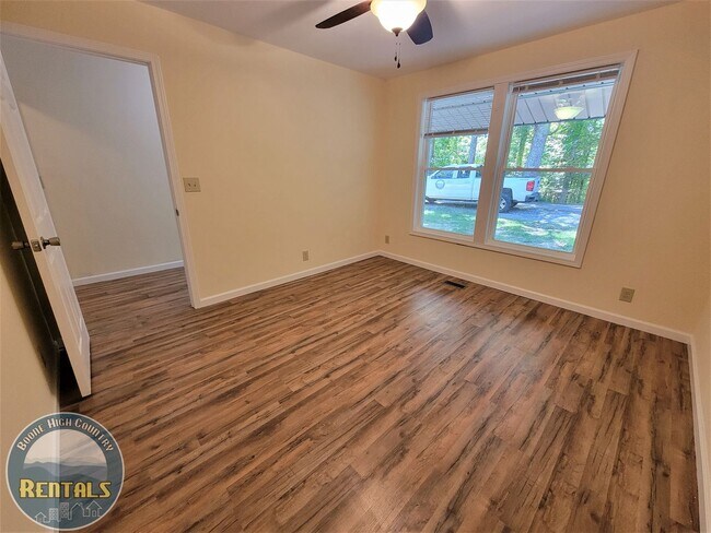 Building Photo - 733 Forest Hills Dr