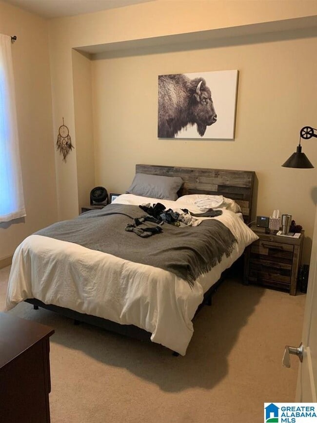 Building Photo - 1040 Broadway St