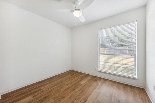 Building Photo - 807 Castle Ridge Rd