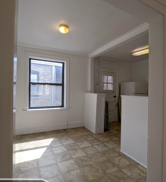Building Photo - 2332 N Spaulding Ave