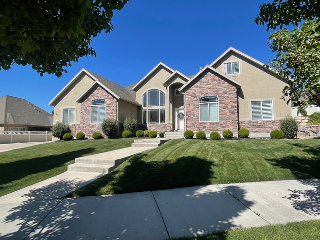 Building Photo - 1369 E 320 N