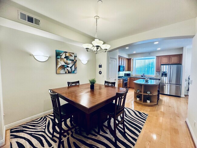 Dining Room w/ kitchen in the back - 4118 W Kling St