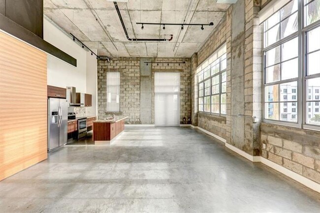 Building Photo - 435 N Andrews Ave