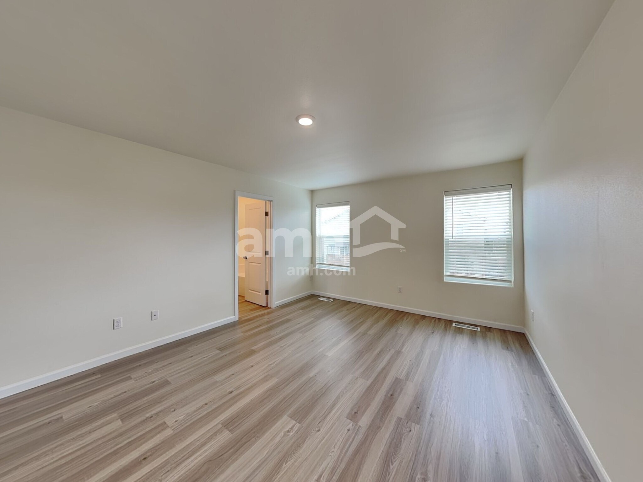 Building Photo - 1221 W 17th Ave