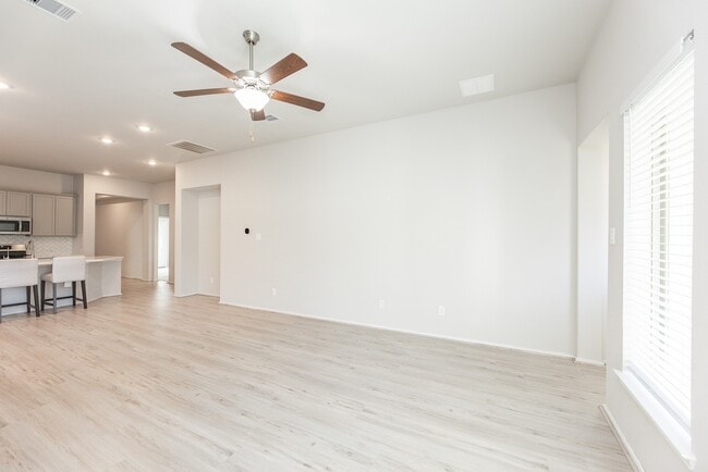 Building Photo - 8918 Oak Ivy Ln