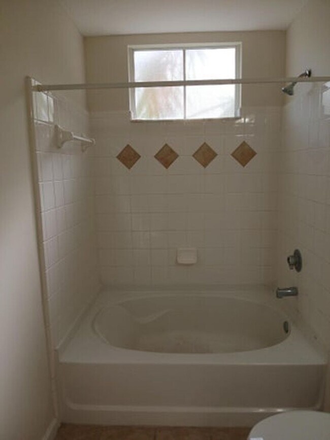 Building Photo - 9857 Baywinds Blvd