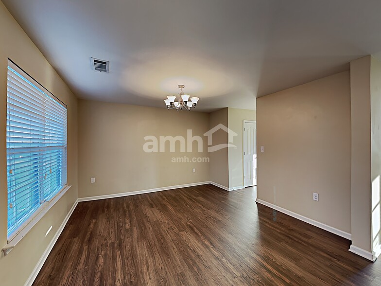 Building Photo - 2848 Tall Oaks Dr