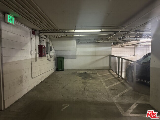 Building Photo - 8614 Burton Wy