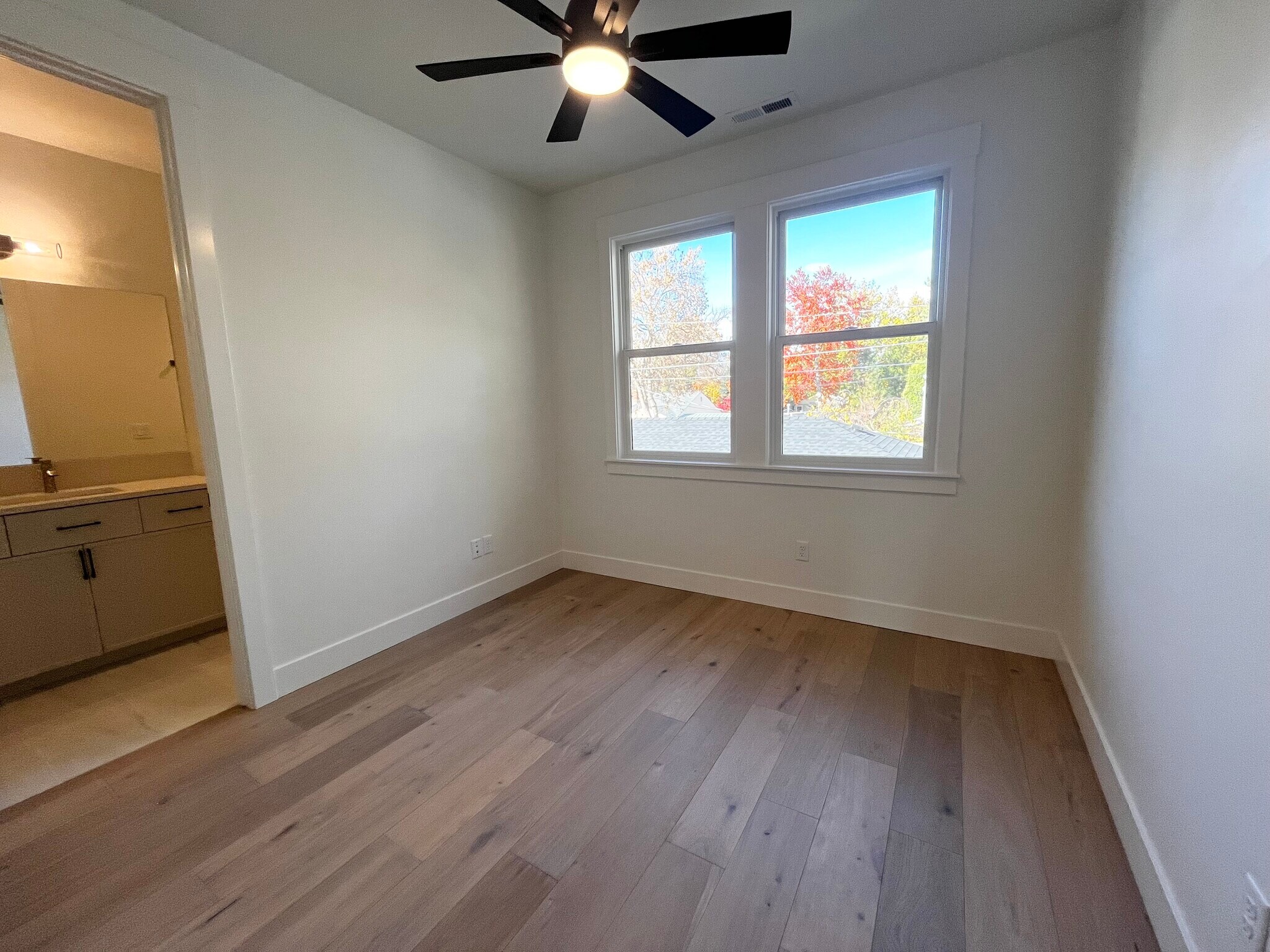 Building Photo - 626 E Krall St