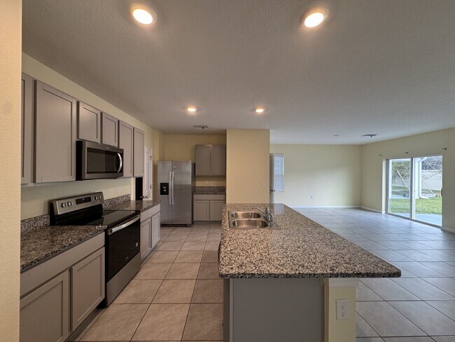 Building Photo - 32562 Canyonlands Dr