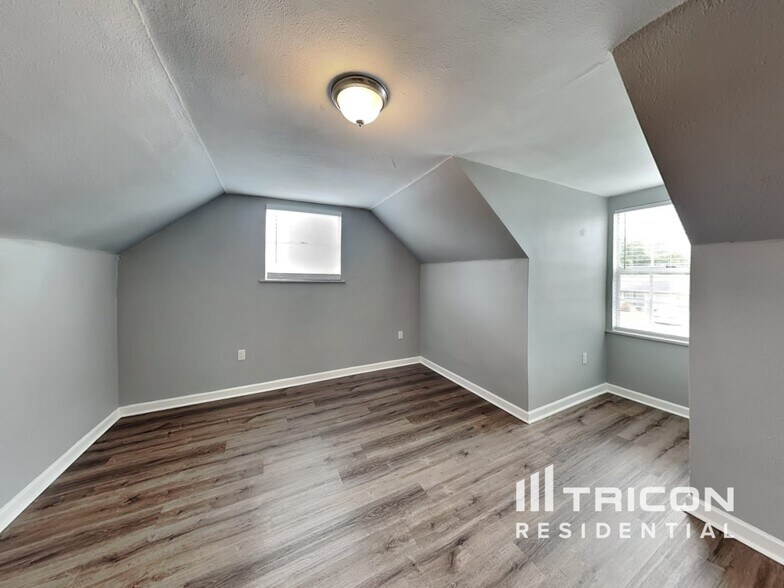 Building Photo - 2543 Golden Poinciana Pl