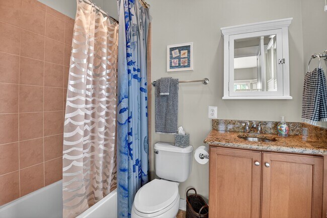 Building Photo - 2601 Hume Dr