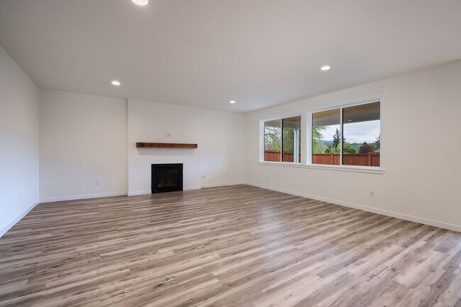 Building Photo - 629 Bucko Ave