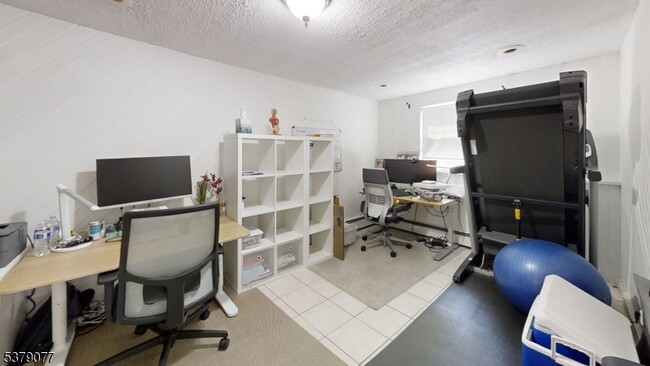 Building Photo - 827 Savitt Pl