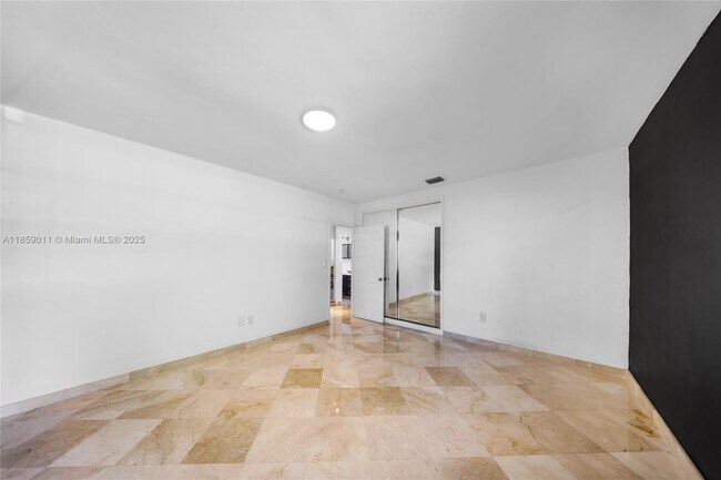 Building Photo - 1700 N Treasure Dr