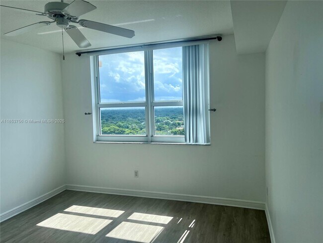 Building Photo - 2665 SW 37th Ave