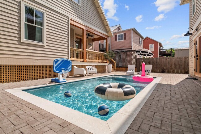 Building Photo - 28 W Castillo Dr