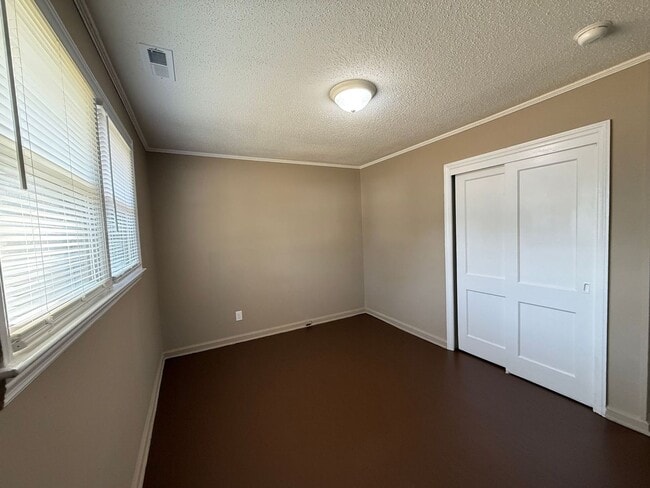 Building Photo - Nice 2 bedroom, 1 bath Duplex located in New River