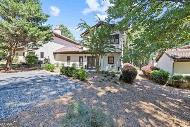 Building Photo - 1410 Club Dr