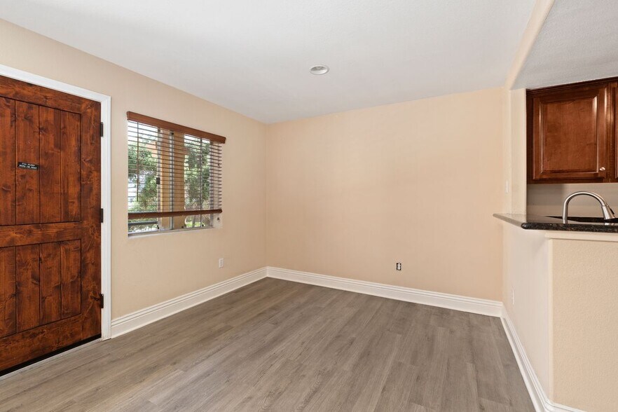 Building Photo - 3965 Nobel Dr