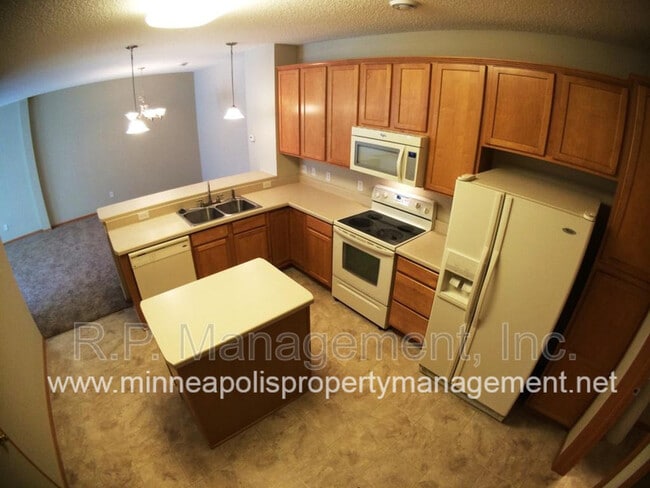 Building Photo - 10800 Hawthorn Trail