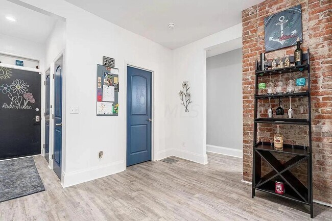 Building Photo - Renovated 2 Bed, 2 Bath Near Nationwide Hospital - Pet Friendly!