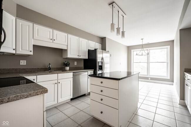 Building Photo - 8651 Jaffa Ct Dr E