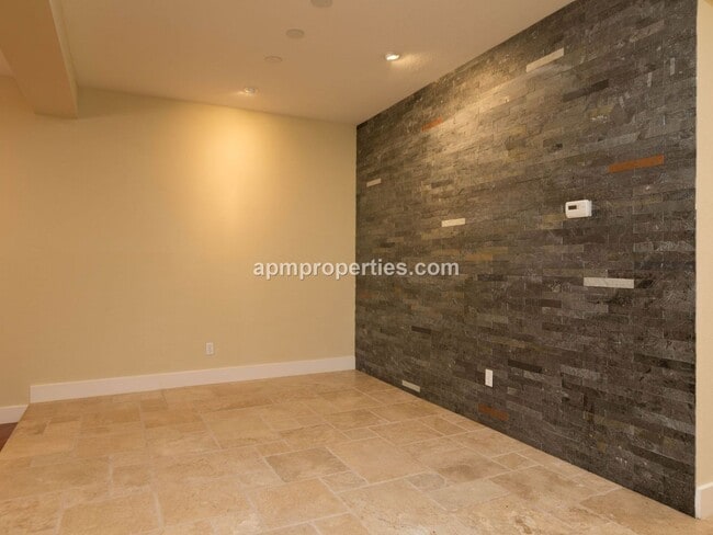 Building Photo - Extraordinary 3 Bedroom, 3 bath Canyon Lakes Golf Course Home!