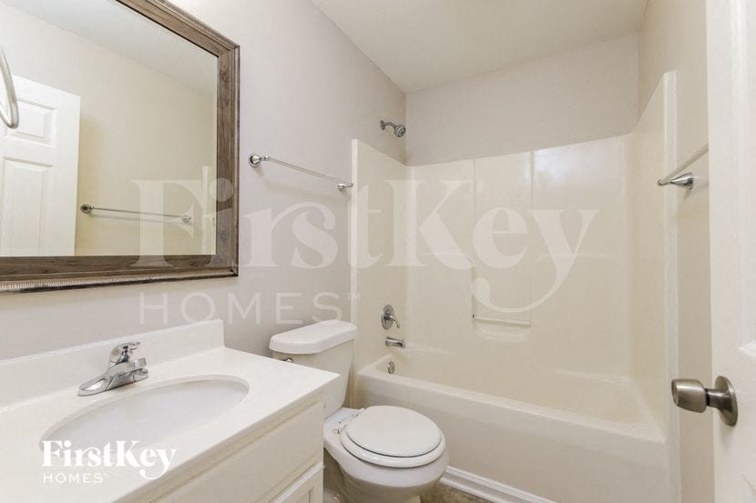 Building Photo - 2435 Wynbrook Dr