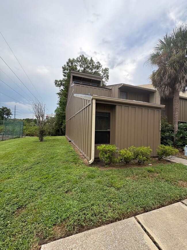 Building Photo - Spacious 3-Bedroom Condo in Cypress Woods