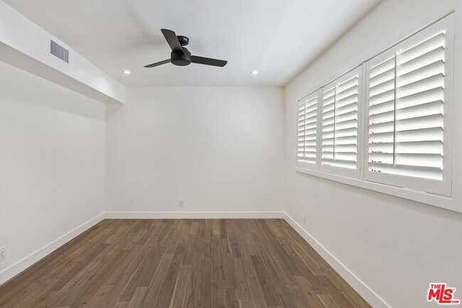 Building Photo - 6405 Ocean Front Walk
