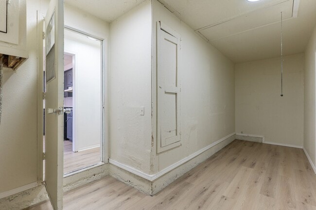 Building Photo - 5113 S Briarwood Dr
