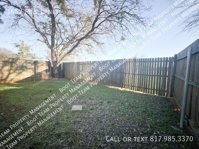 Building Photo - 1452 Pine Ln