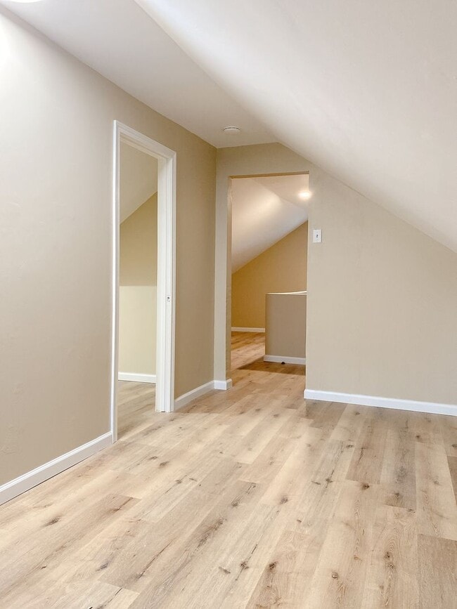 Building Photo - Beautifully updated 5 bed 2 bath house $2200
