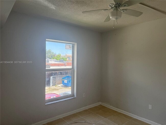 Building Photo - 621 SW 15th Ave