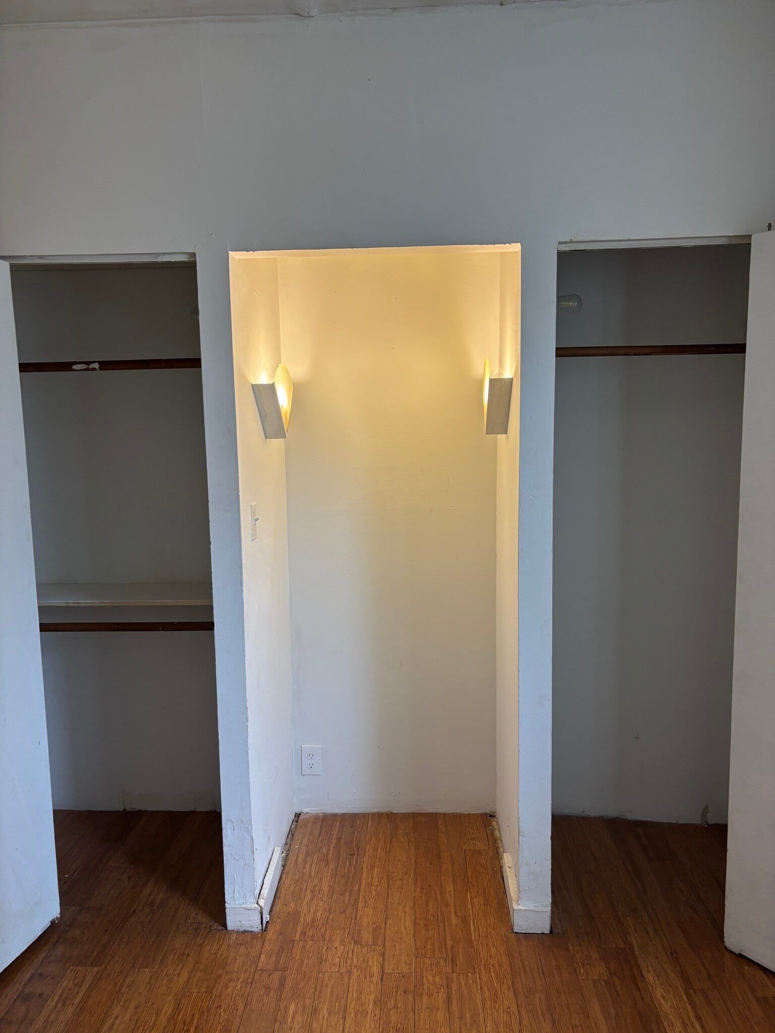 Bedroom - 1326 W Pratt St